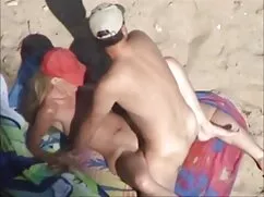 Cô gái tóc vàng với  ...