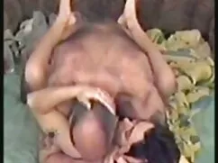 Cô gái tóc vàng kịch ...